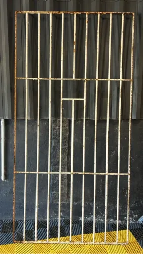 Grade de Ferro para proteção/ portão.