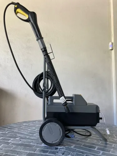  Lavadora de Alta Pressão marca Karcher modelo HD 585 - 1160 Libras