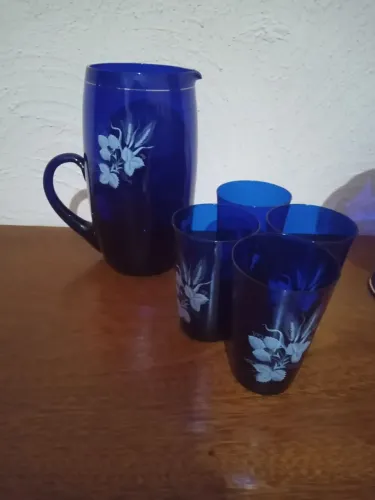 Jogo de jarra e copos azul cobalto