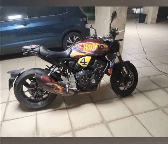 Adesivação automotiva