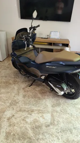 PCX muito nova sem detalhes km baixo da média 