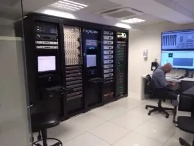 Piso elevado p CPD e outros ambientes corporativos,rede hidraulica,eletrica e internete