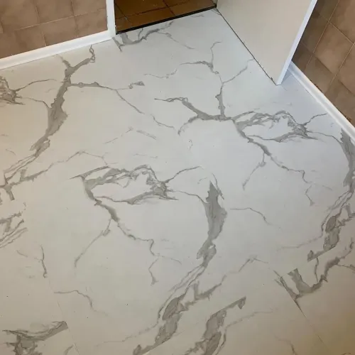 Piso VINILÍCO MODELO MARMORIZADO