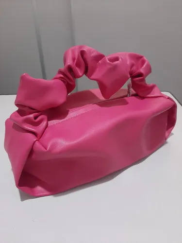 Bolsa rosa frufru oboticário 