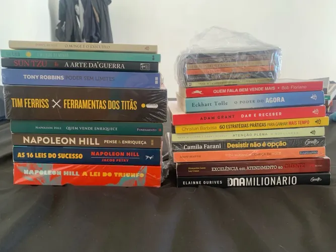 Desapego de livros variados - Leia a descrição!