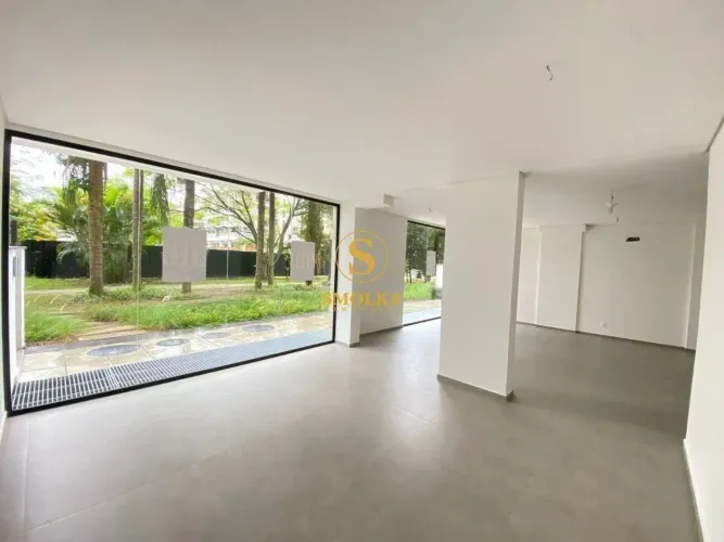 Loja no melhor ponto do bairro.