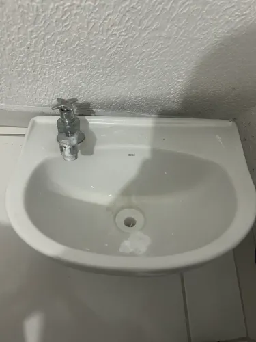 Pia deca com torneira 