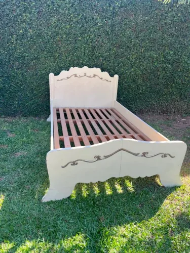 Cama de casal vintage