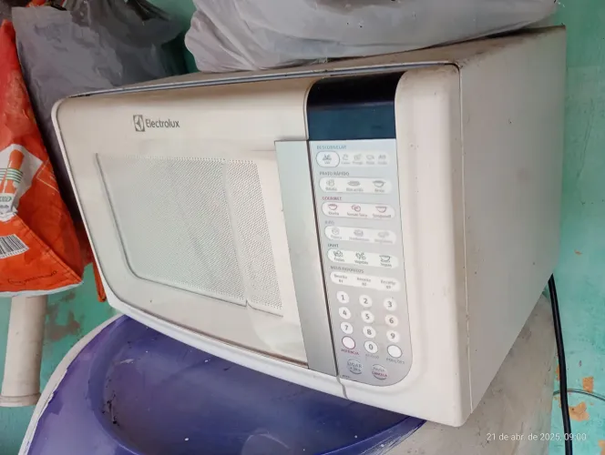 VENDO 2 MICRO-ONDAS COM DEFEITO - IDEAL PARA CONSERTO OU PEÇAS