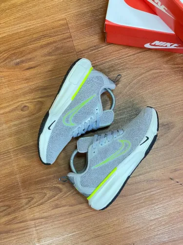 Tênis Nike Zoom masculino - Cinza com detalhes verdes 