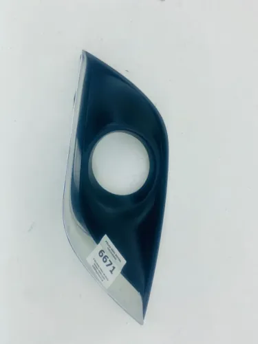 Moldura Farol De Milha Nissan Versa Lado Direita15,16,17,18      etq6671