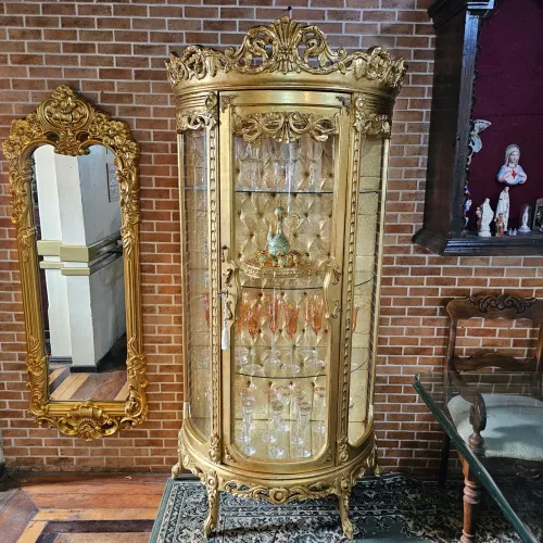 Moveis luxo, vitrine cristaleira super luxo Luis xv folhas de ouro