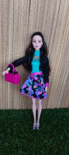 Barbie Fashionista asiática