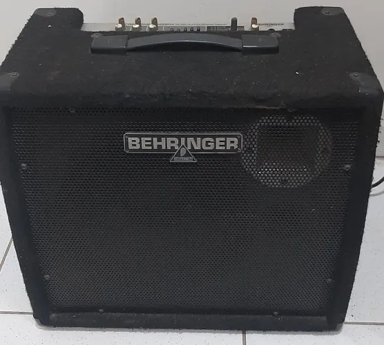 Behringer Ultratone K900FX: 90W de Versatilidade e Poder Sonoro