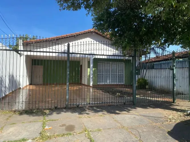 CASA COM 5 QUARTOS, SENDO 3 SUÍTES, NA CIDADE JARDIM