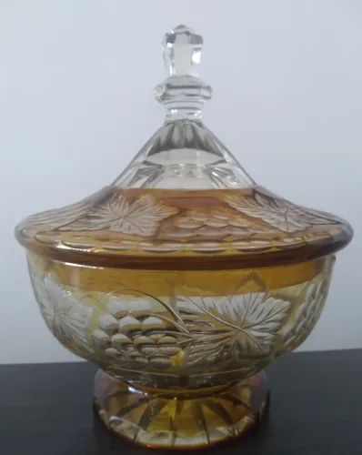 Antiga Compoteira/Bomboniere de Cristal Âmbar