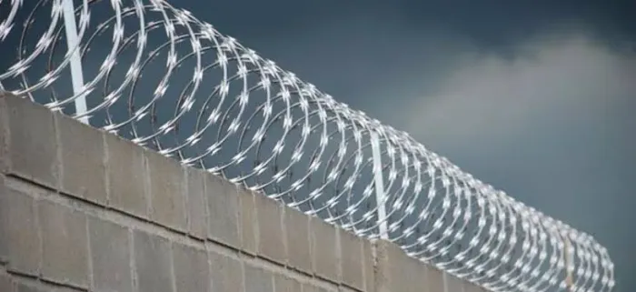 Cerca concertina para segurança residencial