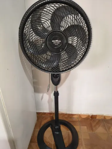 Ventilador Britânia de coluna r$ 150 ventilador da Arno de coluna r$ 200 Zap *