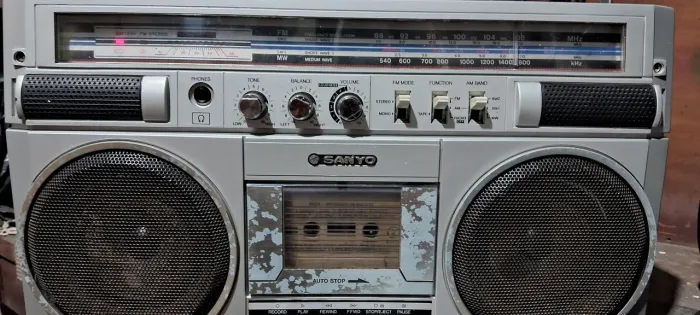Radio gravador boombox sanyo perfeito estado 