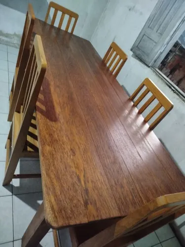 Mesa de cerejeira c/ 6 cadeiras bem conservado.