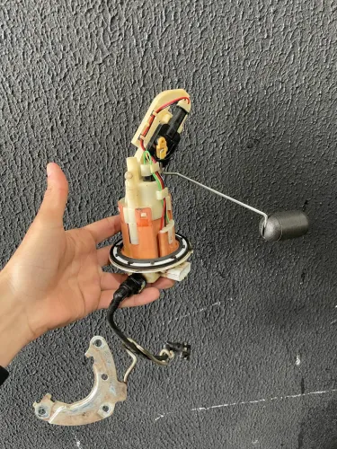 Vendo bomba de combustível da 160