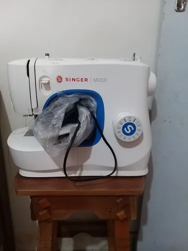 Máquina de costura Singer portátil modelo M3205