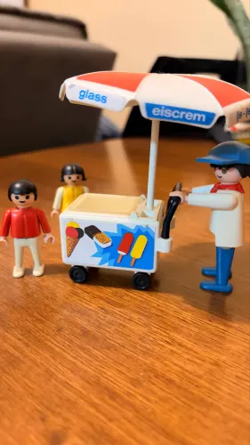 Playmobil Carrinho De Sorvete Vintage Com 3 Bonecos (Usado)