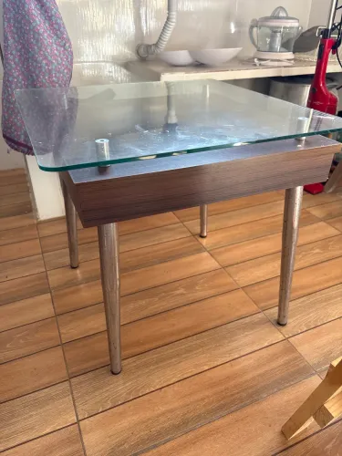 Mesa de canto madeira e vidro