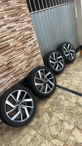 Rodas aro 17 Jetta GLI 205/45 R 17.