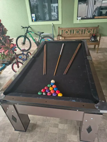 Vendo mesa de bilhar muito nova!!! Usadas poucas vezes