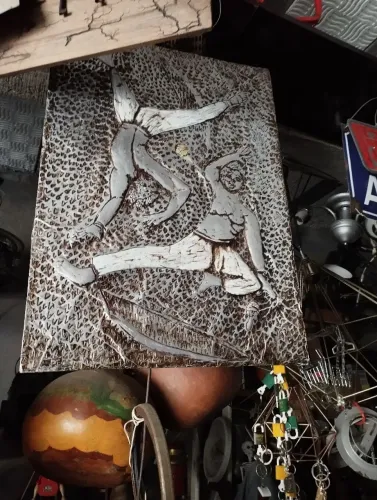 Quadro antigo alto relevo artes marciais.