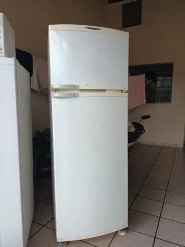 Vende-se geladeira em perfeito estado