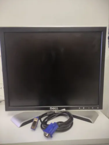 Monitor Dell de 17 polegadas VGA e Dvi com.cabos com USB com regulagem