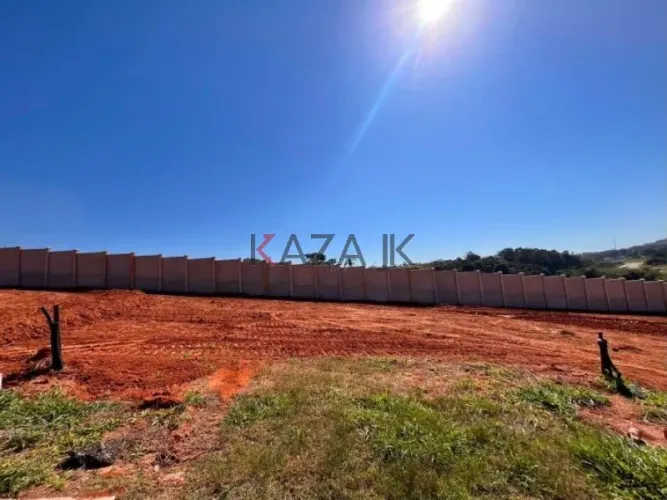 Comprar/vendo: Terrenos à venda com 250m² no condomínio Villaggio Engordadouro, Jundiaí, S