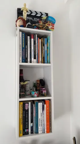 Porta livros (80cm A x 30cm L) ? com 3 divisões em MDF Branco Nuvem
