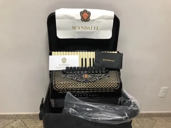 Acordeon Scandalli Super VI