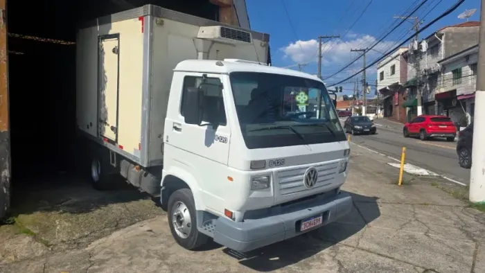 VW 8-120 2006 baú refrigerado