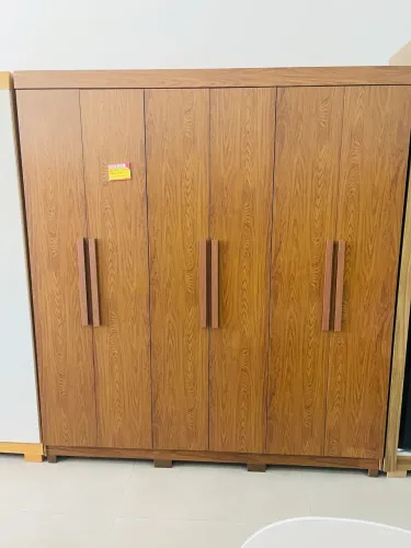 Guarda roupa 6 portas duas gavetas novo