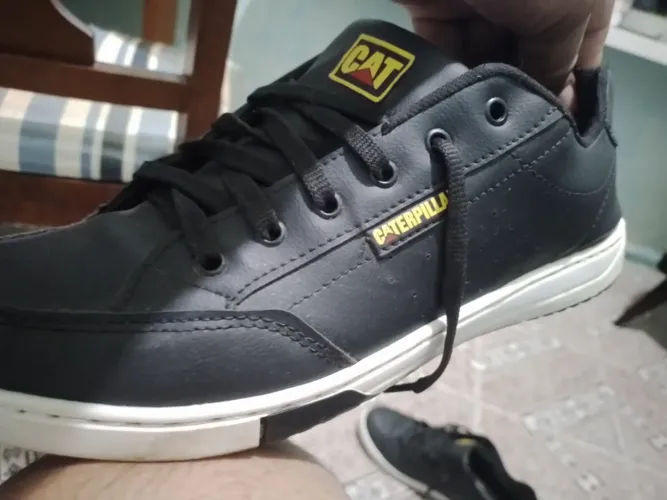 VENDO TENIS CAT SEMI NOVO 