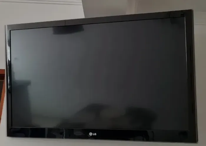 TV LG 42LV5500 com placa mãe ruim. resto ok.