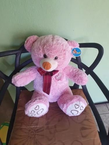Pelúcia 40cm (sentado) e 36cm braços abertos
