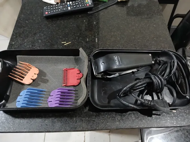 Vendo uma máquina de cortar cabelo
