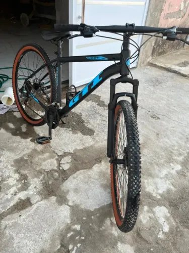 Vende-se Bicicleta GTI Roma Aro 29 Preto e azul