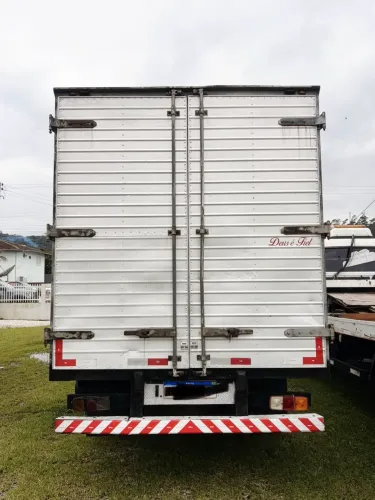Vendo caminhão baú iveco