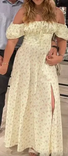 Vestido manga bufante com fenda