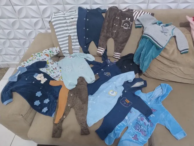 Lote de roupa de meninos