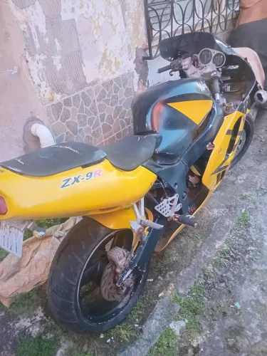 2 KAWASAKIS NINJAS , 1.100 E 900