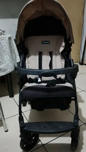 Carrinho de bebê Burigotto.