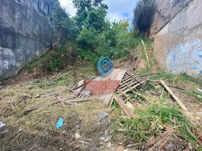 Terreno de 333m² em Ferraz de Vasconcelos por R$ 200.000. Vila São Paulo/SP.