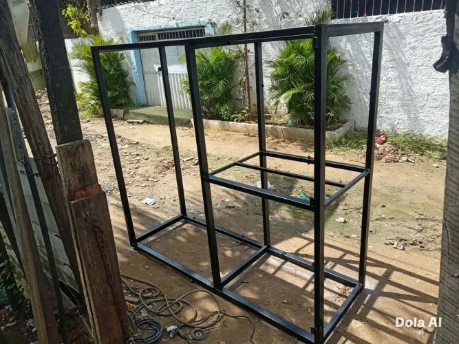 ARARA DE ROUPA